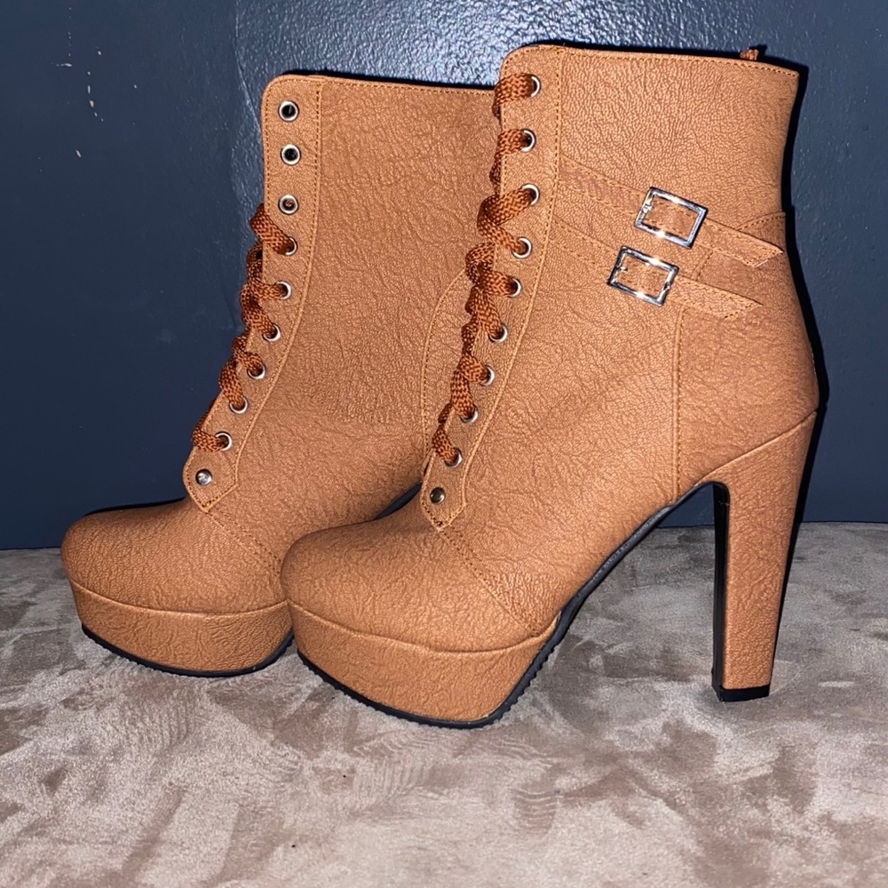 Light Brown Platform Heel Lace Up Boot Size 6
